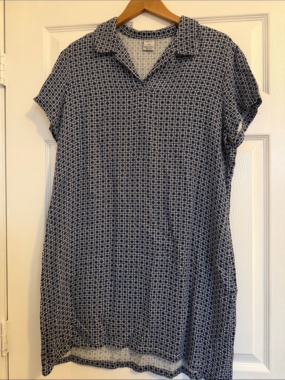Old Navy Navy & White Geometric V-Neck Tunic